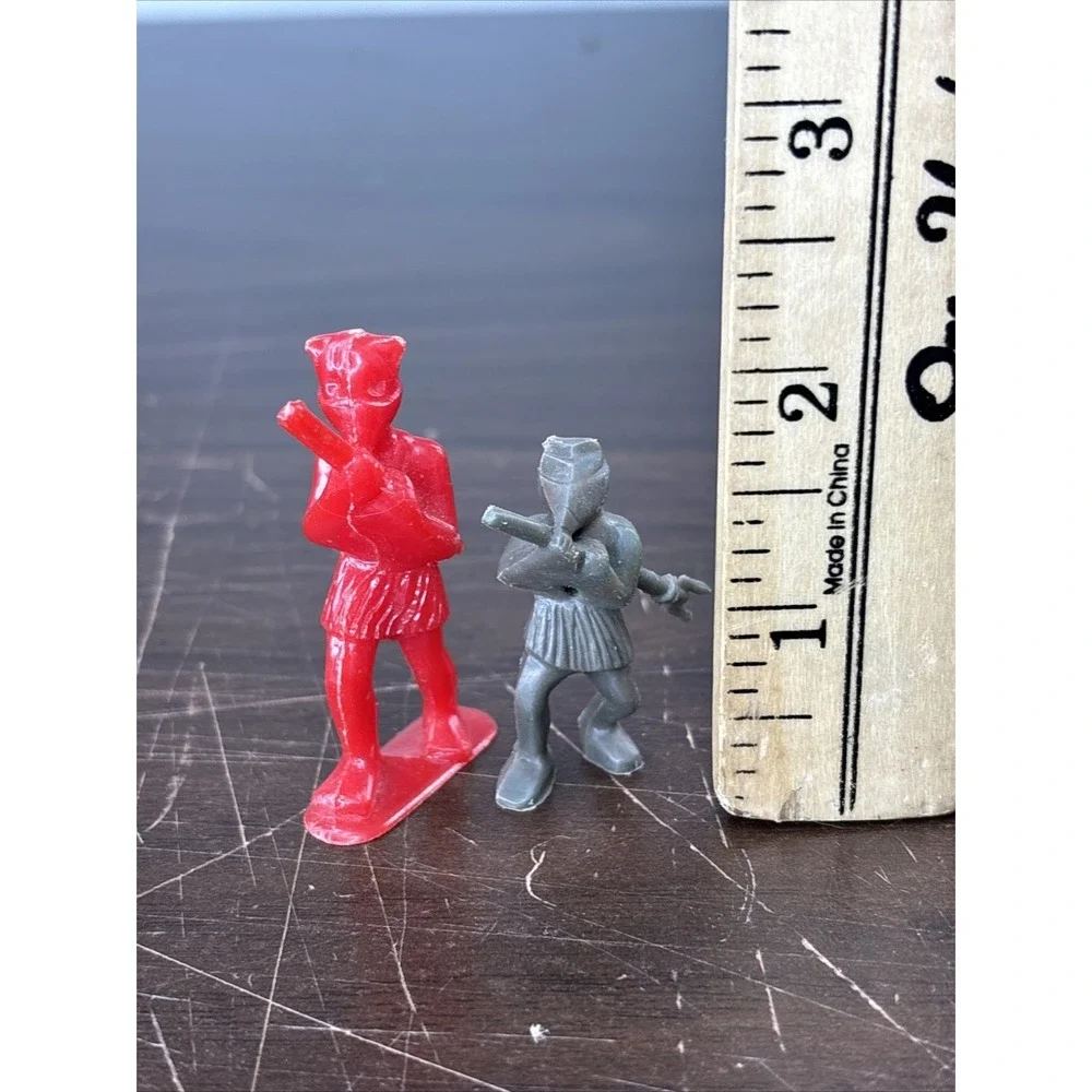LOT OF 2 ORIGINAL 1950s LIDO POST CEREAL - CAPTAIN VIDEO  SPACE FIGURES Red Gray